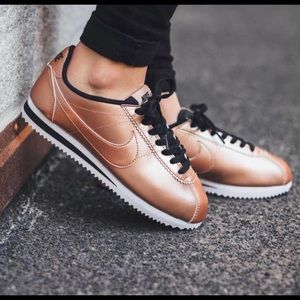 Like New Women’s Nike Cortez Rose Gold Size 9.5